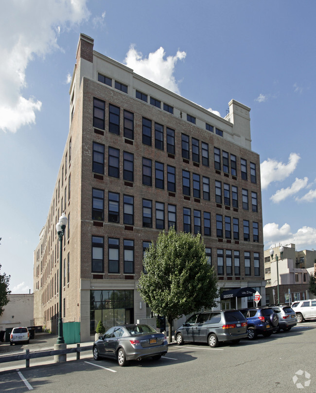 Primary Photo - Davenport Lofts