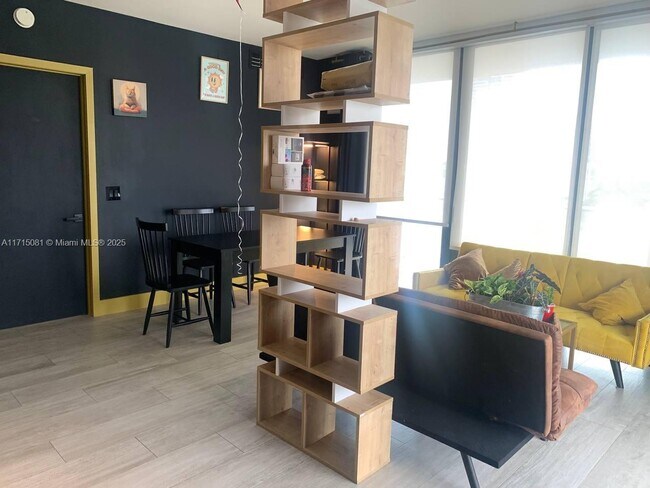 Foto del edificio - 121 NE 34th St