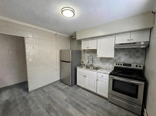 Building Photo - 303 Hay St