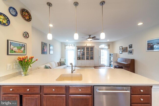 Building Photo - 6931 Rolling Creek Way