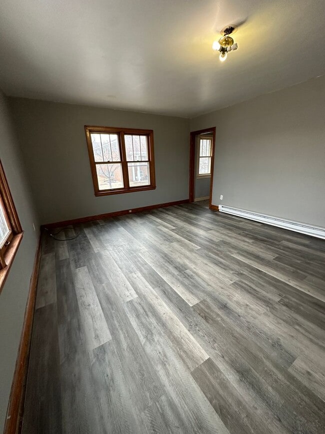 Building Photo - 908 McLean Ave