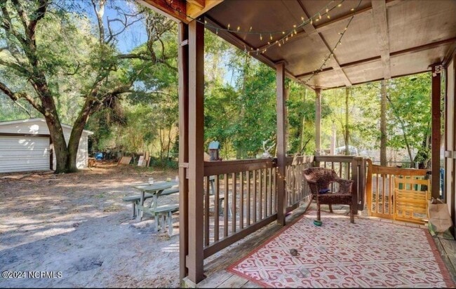 Building Photo - 323 Pine Grove Dr