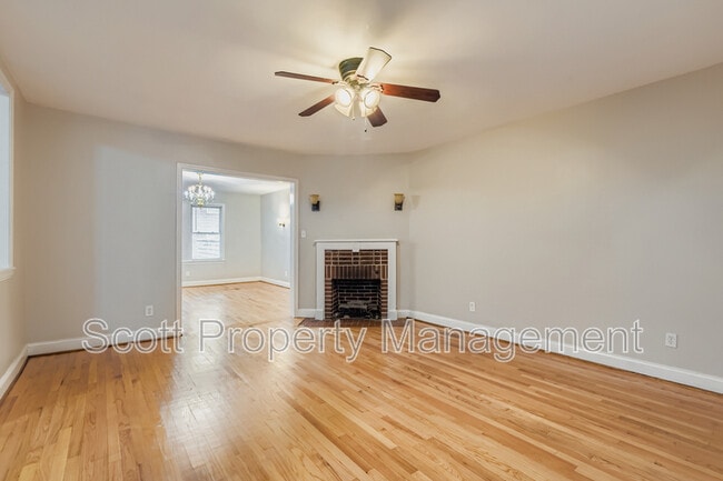 Photo - 824 E 33rd St Townhome