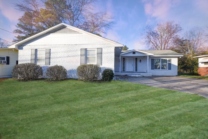 Primary Photo - Lovely Four Bedroom w/ Tons of Yard Space