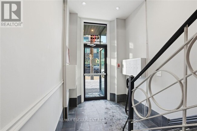 Photo du bâtiment - 63 John St S