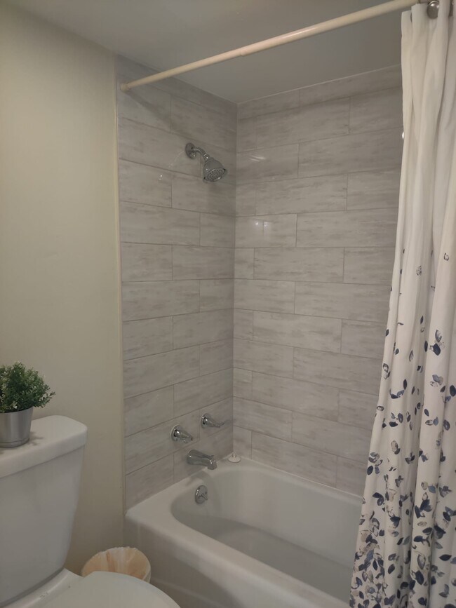 Foto del edificio - 14130 Rosemary Ln