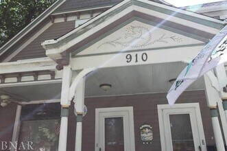 Building Photo - 910 Summit St