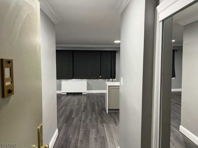 Foto del edificio - 285 Aycrigg Ave