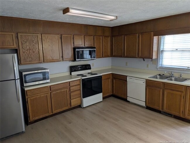 Building Photo - 4846 Pinedale Blvd