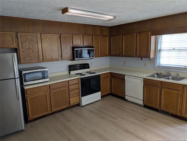 Foto del edificio - 4846 Pinedale Blvd