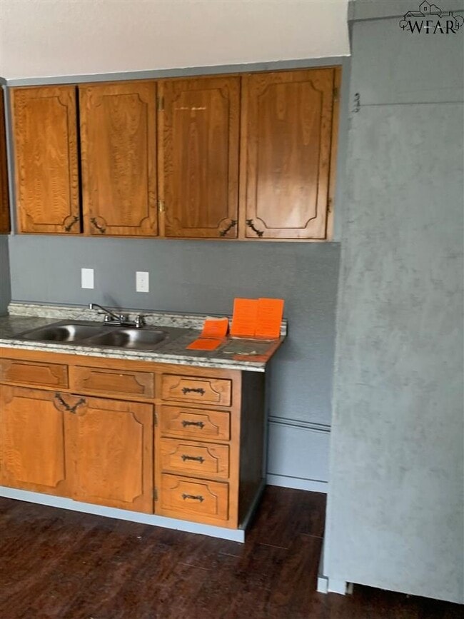 Building Photo - 1704 Pearl Ave