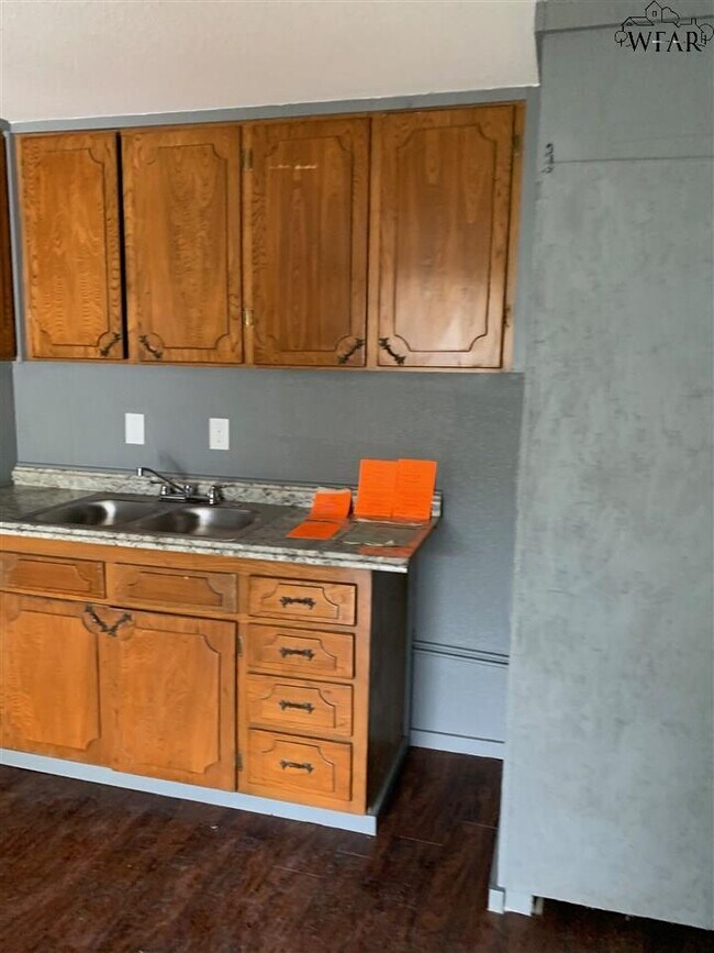 Foto del edificio - 1704 Pearl Ave