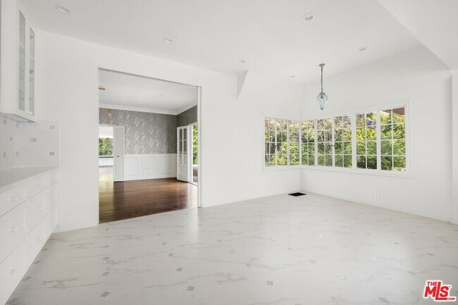 Foto del edificio - 300 S Rockingham Ave