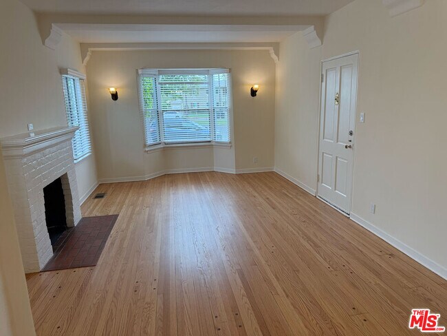 Foto del edificio - 617 W Glenoaks Blvd