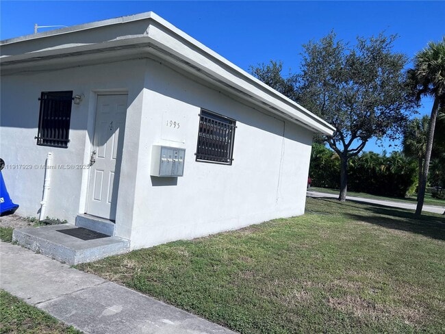 Foto del edificio - 1995 NE 167th St