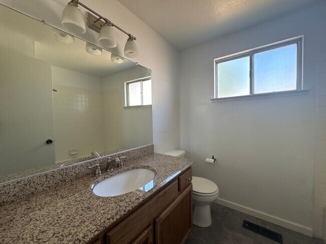 Building Photo - 3 bed, 2 bath Property in Sparks - Availab...