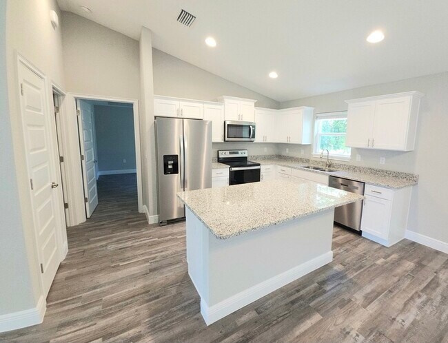 Building Photo - 9 Larch Dr
