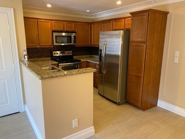 Building Photo - Villa Montevina 2 Bedroom Condo!