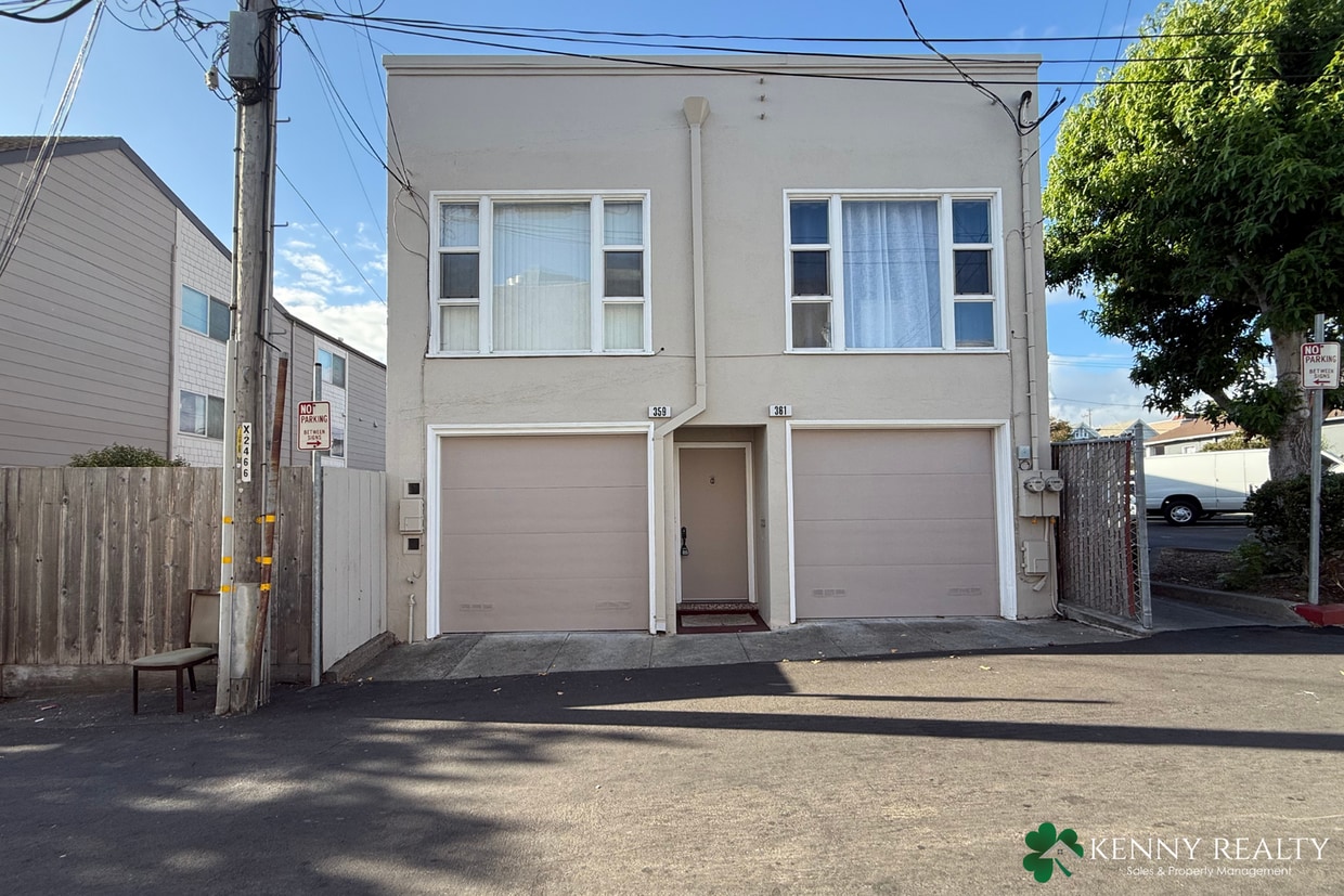 Primary Photo - Bright and Updated 1 Bedroom Home with Pri...