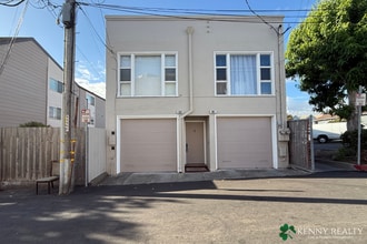 Building Photo - 359 3rd Ln