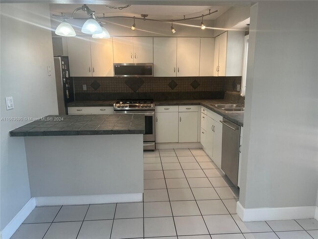 Building Photo - 9321 Sterling Dr