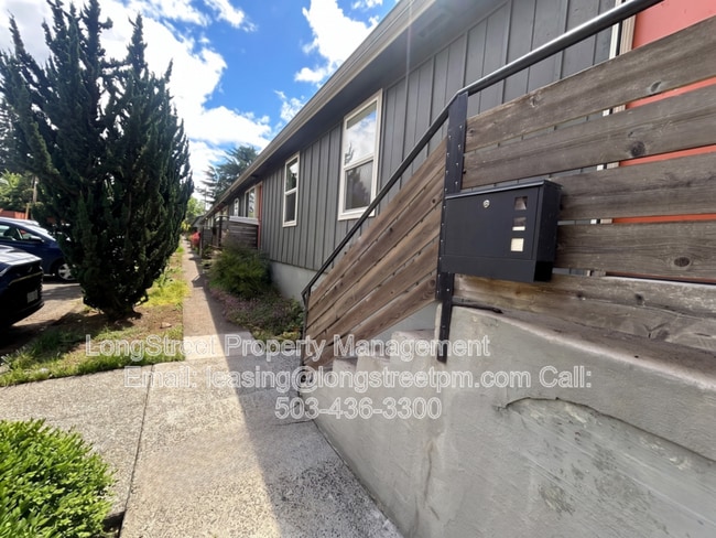 Building Photo - 4819 NE 50th Pl