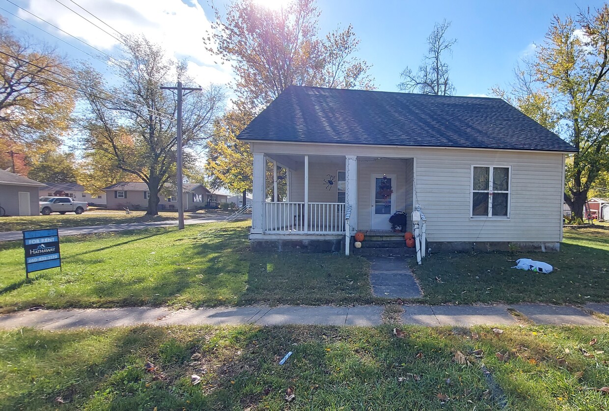 Primary Photo - 327 E Cleveland St