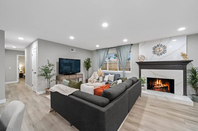 Building Photo - 9827 San Diego St