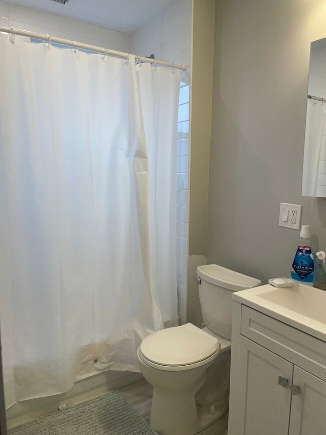 Building Photo - 267 E Cottage St