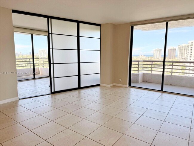Foto del edificio - 3300 NE 191st St