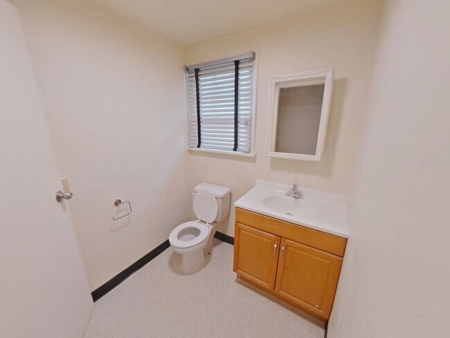 Foto del edificio - Private Large 4 Bedroom Home!