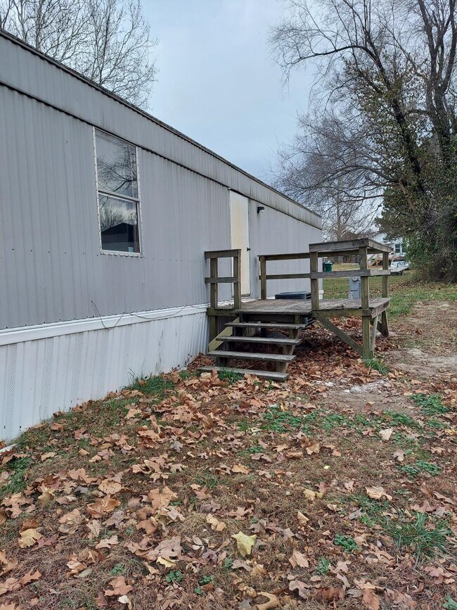 Building Photo - 8390 Countryside Dr