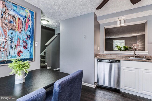 Building Photo - 9442 Granite Hill