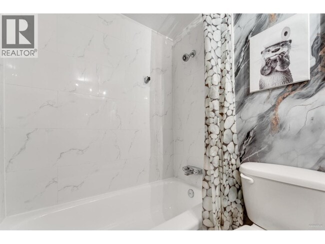 Building Photo - 9867 Manchester Dr