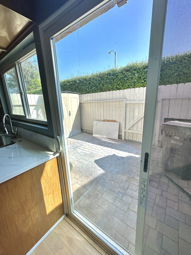 Building Photo - 8452 El Arroyo Dr
