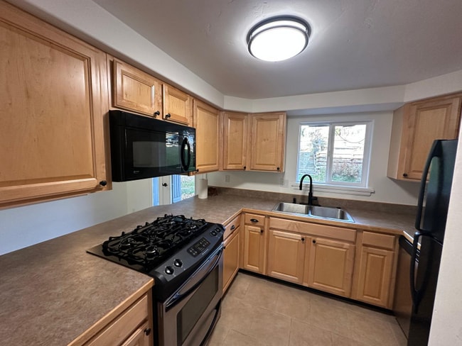 Building Photo - 331 Holland Hills Rd