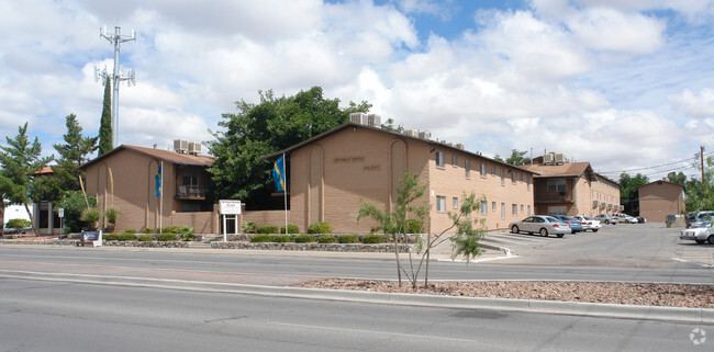 Building Photo - Wedgewood Place