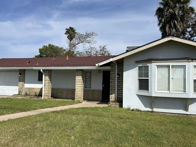 Building Photo - 708 Herndon Rd