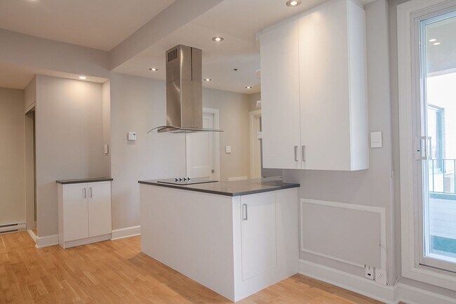 Photo du bâtiment - 3455 Rue Aylmer