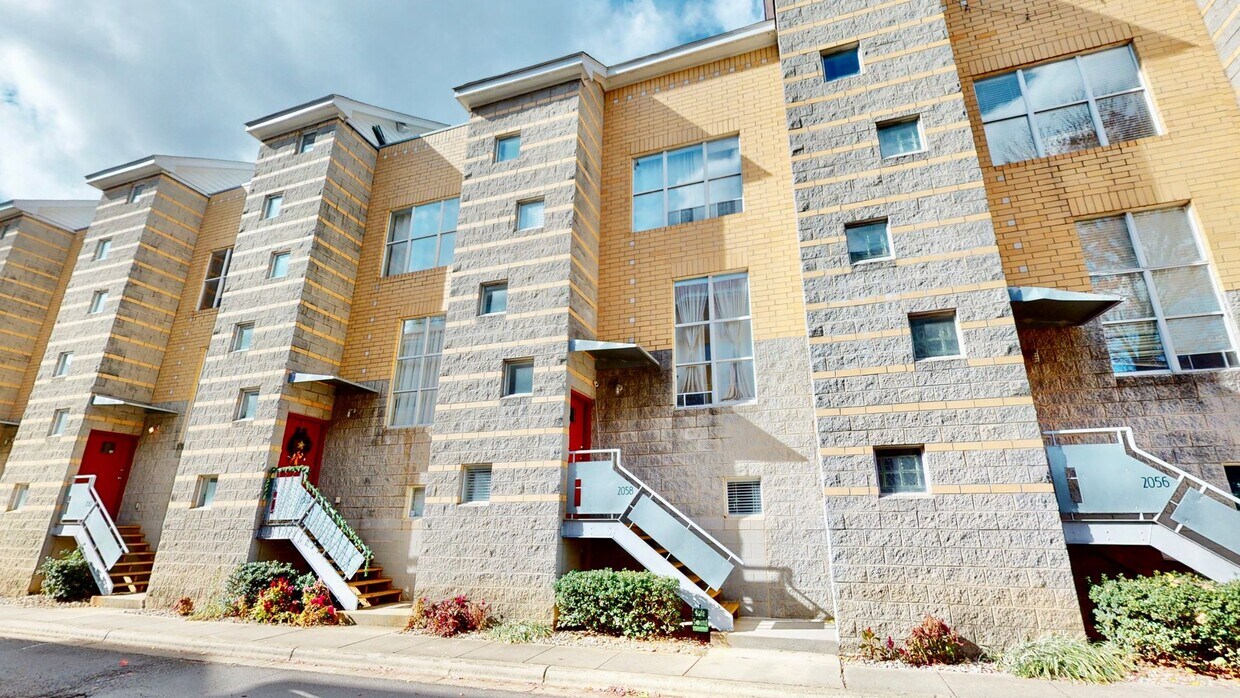 Primary Photo - 2058 Atherton Heights Ln