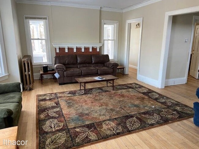 Foto del edificio - 10 br, 3 bath House - 21 W. Court St