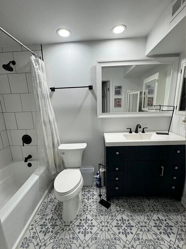 Foto del edificio - 2643 N Southport Ave