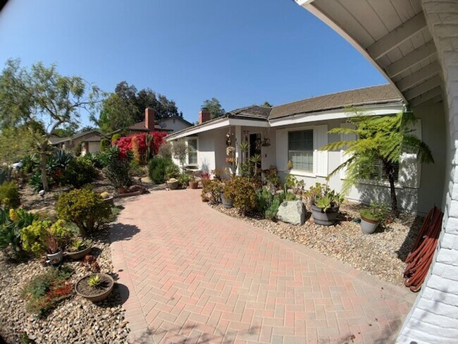 Foto del edificio - Camarillo 4 Bedroom 2 Full Bathroom Single...