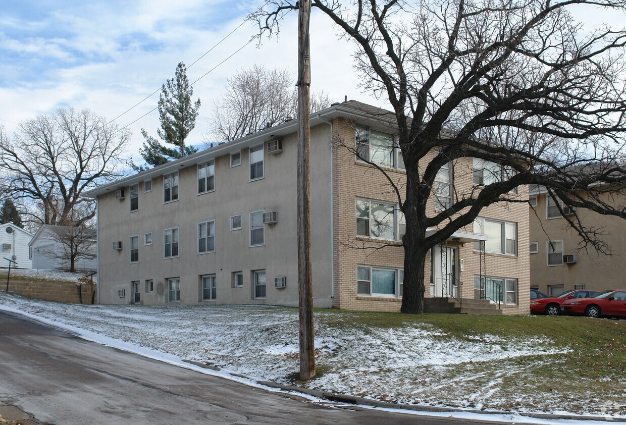 4655 University Ave NE, Columbia Heights, MN 55421 Apartments in
