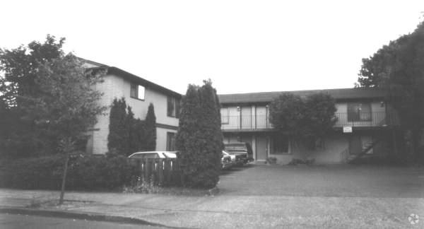 Building Photo - 1715 NE 27th Ave