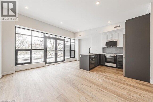 Photo du bâtiment - 555 Sanatorium Rd