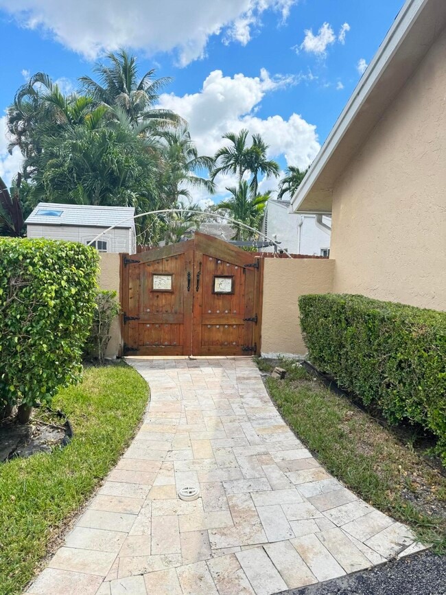 Building Photo - 860 NW 21st Way