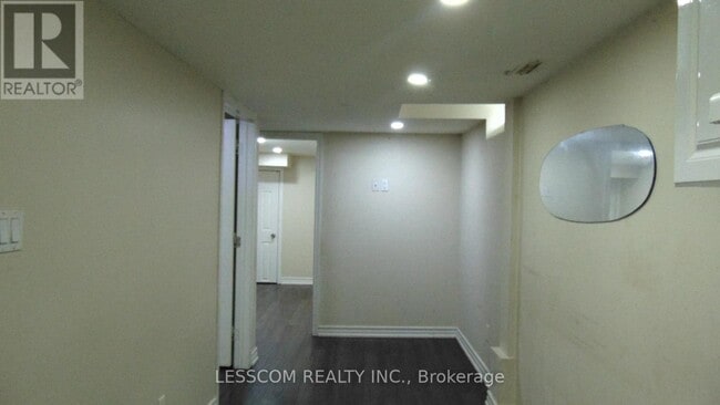 Building Photo - 858 Bethany Crescent
