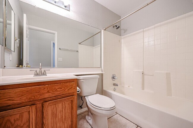 Building Photo - 4 BED, 3 BATH, 2000+ SFT WITH POOL IN GILBERT,AZ