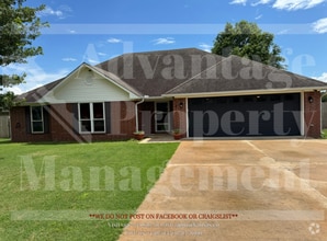 Building Photo - 8 Mockingbird Dr